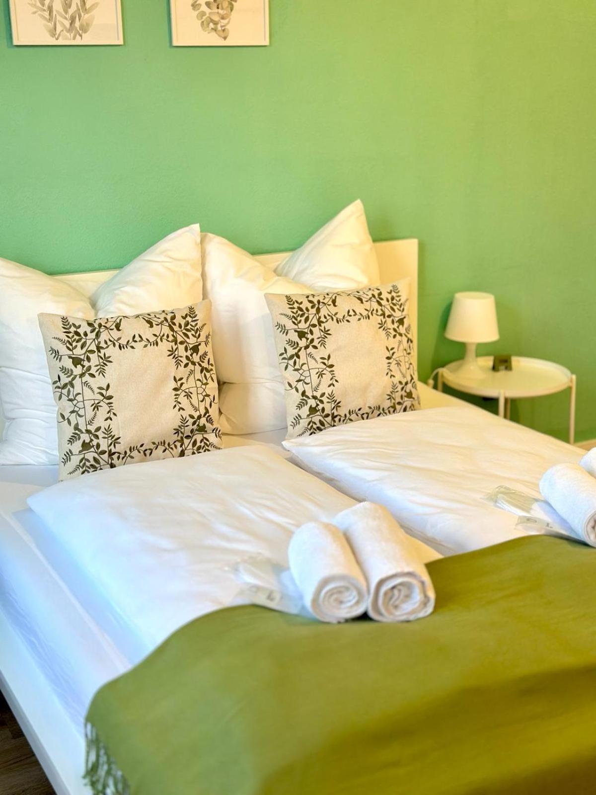 Raha Apartments - Charmantes Studio-Apartment - Hbf - Gratis Parkplatz エアフルト エクステリア 写真