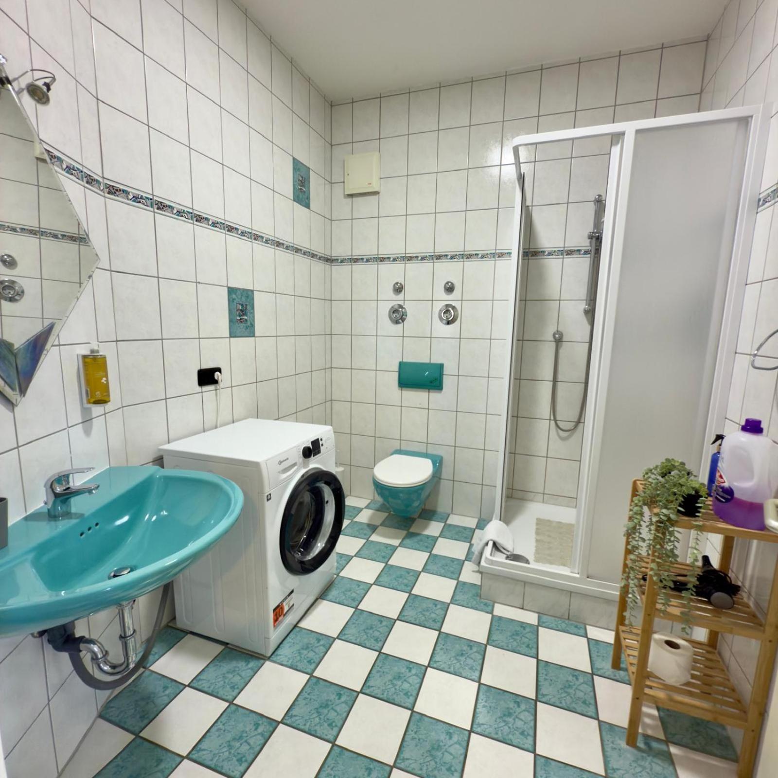 Raha Apartments - Charmantes Studio-Apartment - Hbf - Gratis Parkplatz エアフルト エクステリア 写真